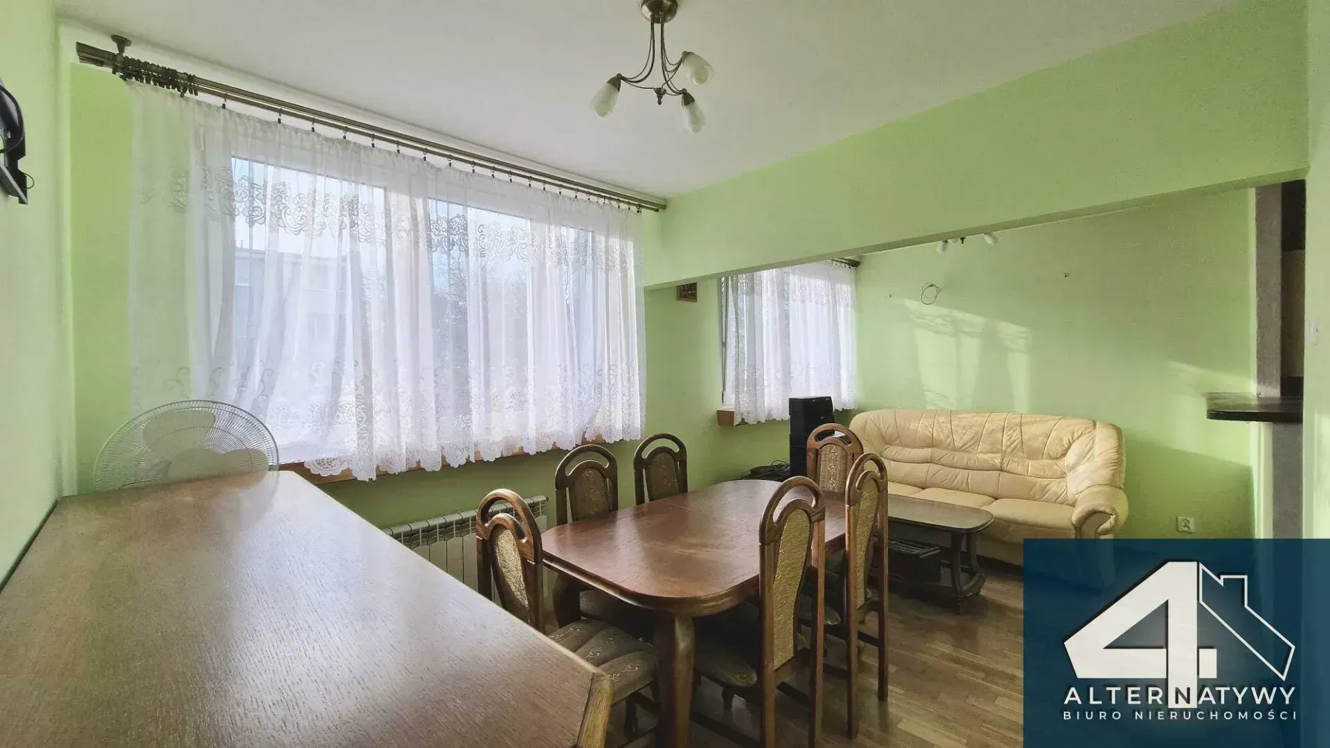 salon z aneksem, ogrodzony teren 4