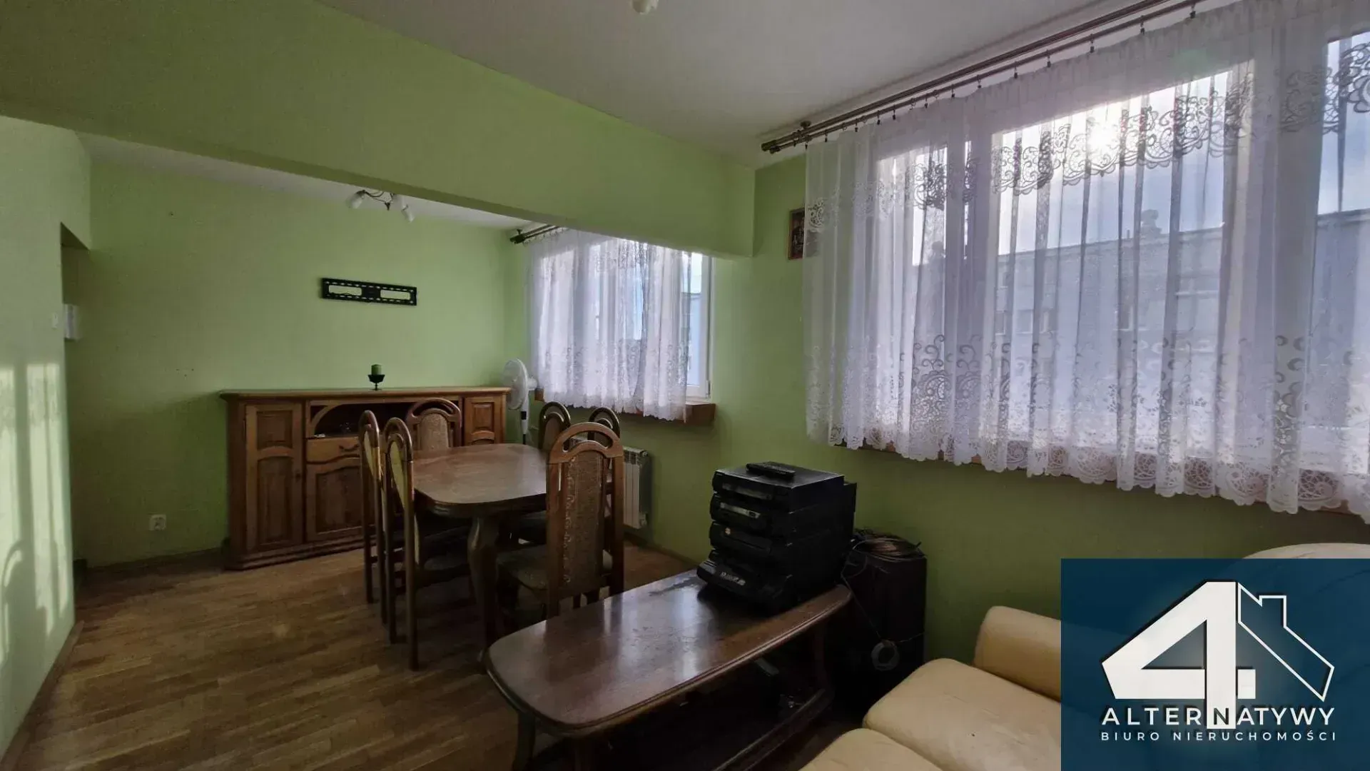 salon z aneksem, ogrodzony teren 6