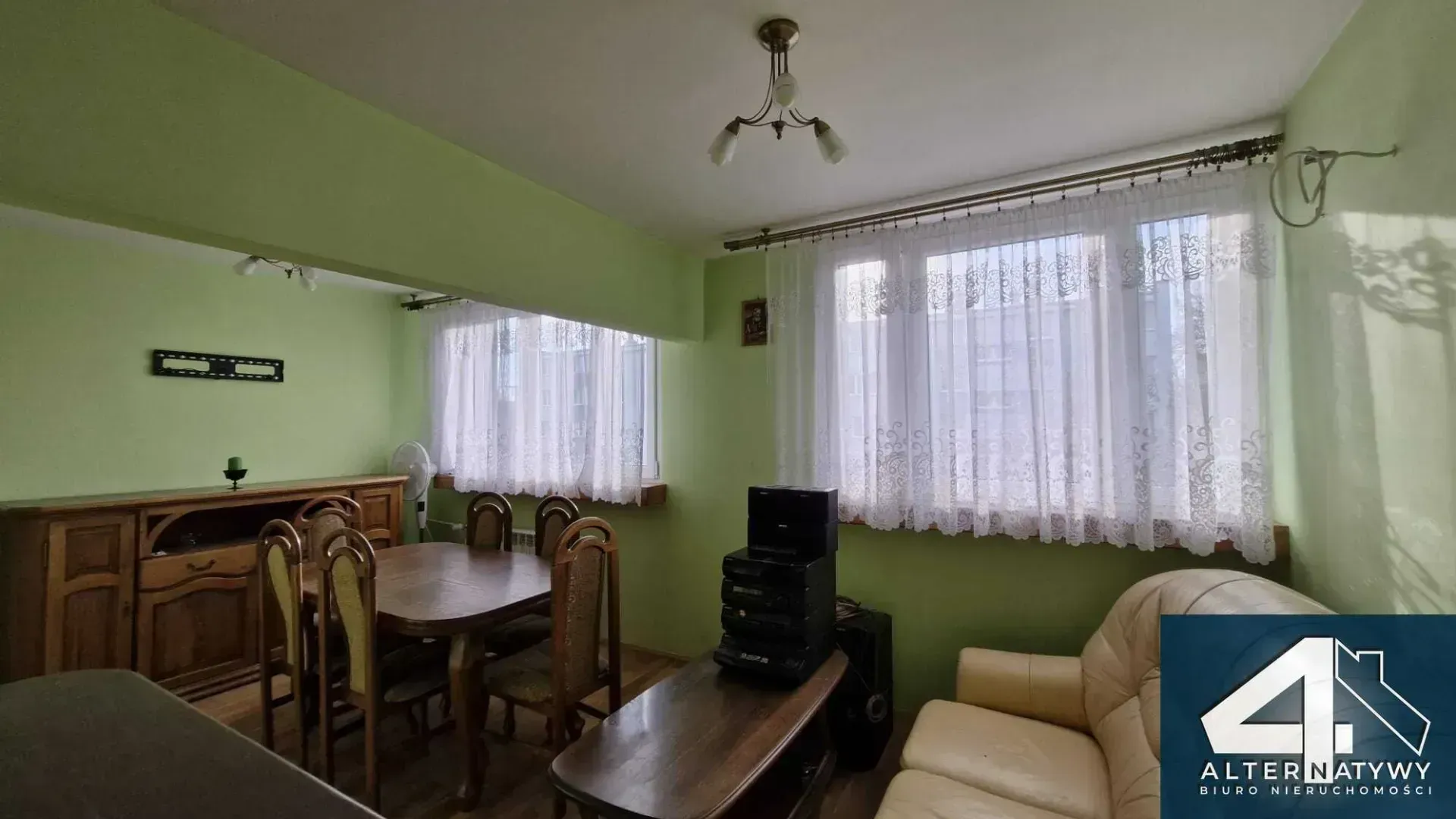 salon z aneksem, ogrodzony teren 7