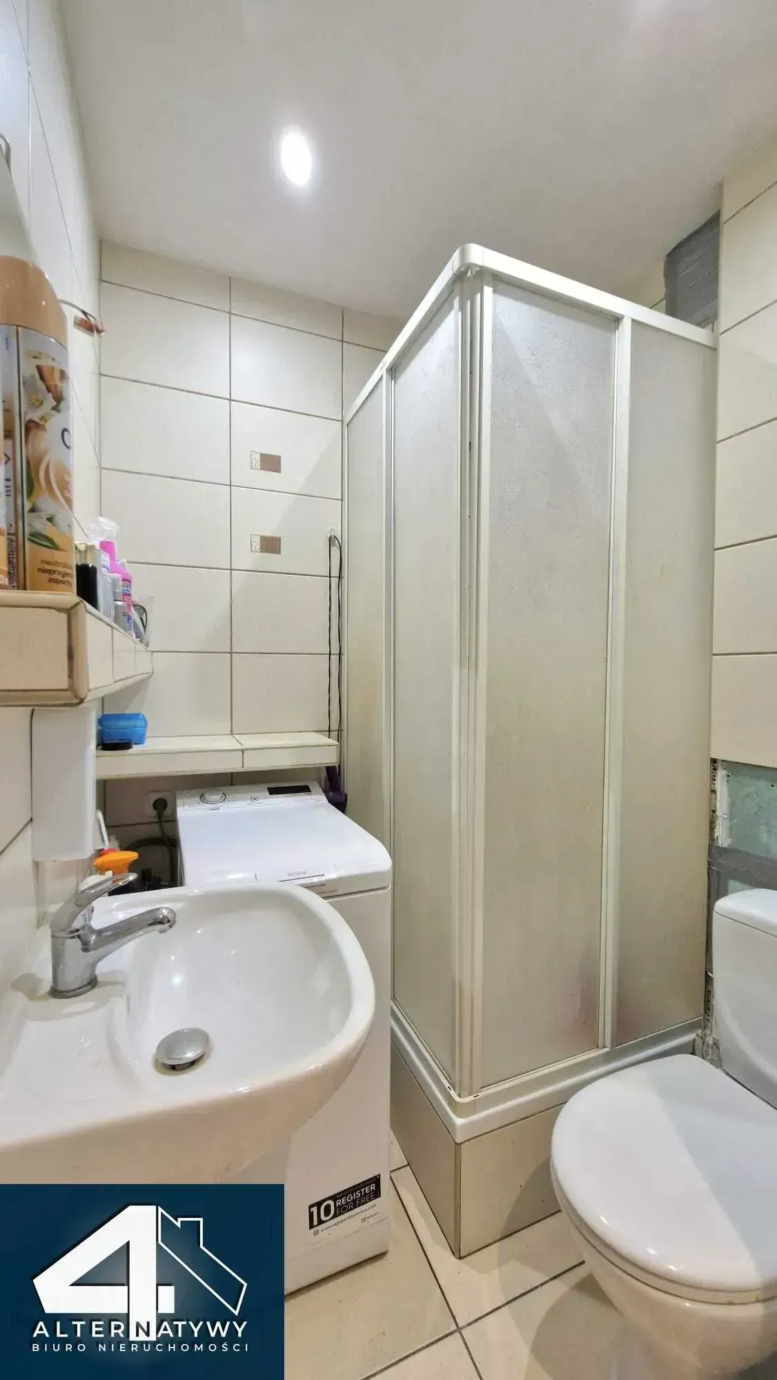 salon z aneksem, ogrodzony teren 9