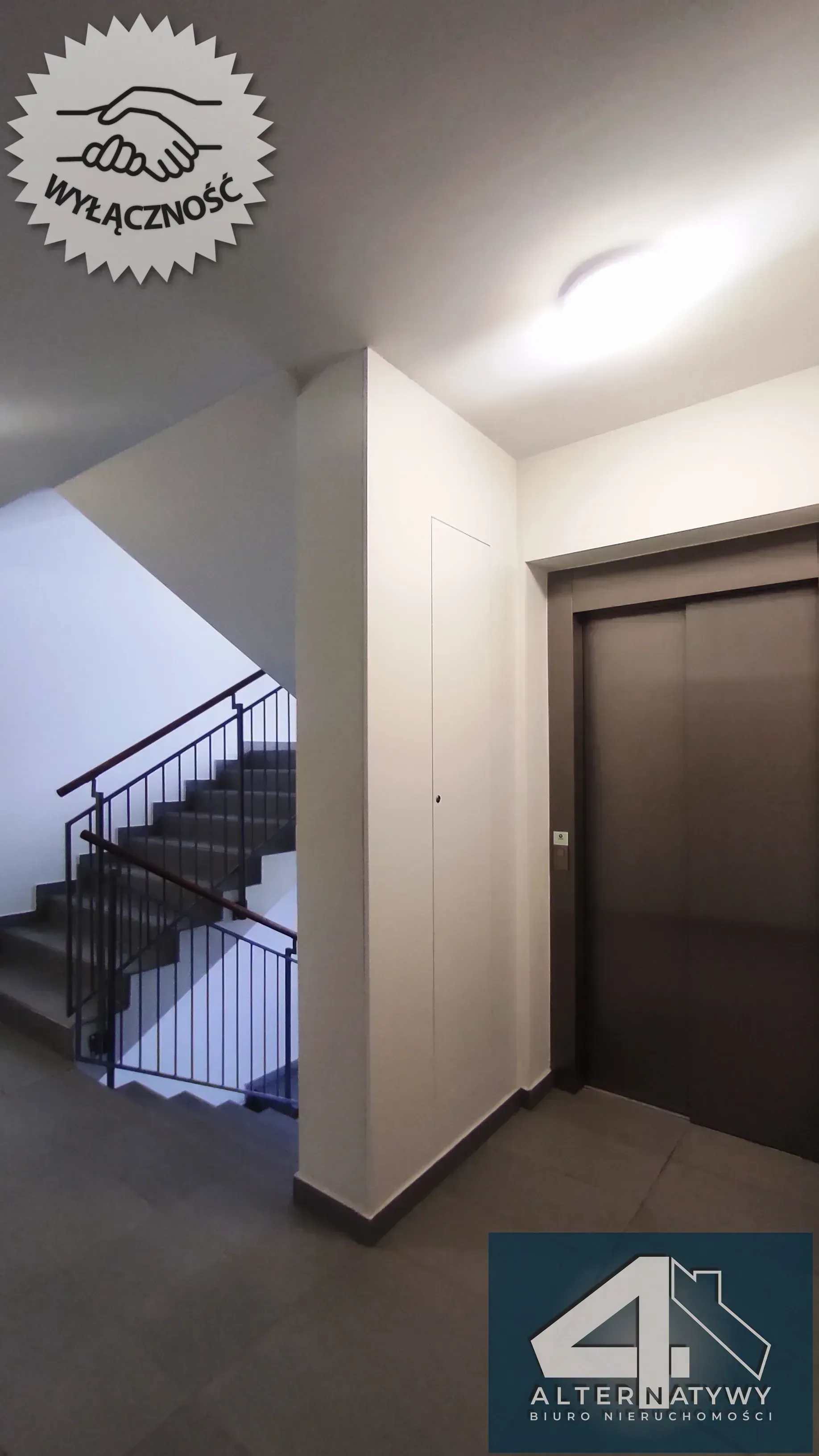 Bardzo blisko parku, balkon z dwoma wejściami 12