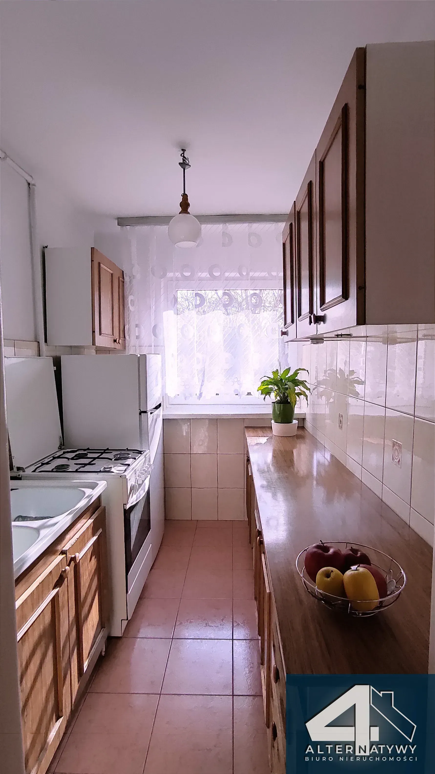 bardzo dobrze skomunikowane, blisko parku 8