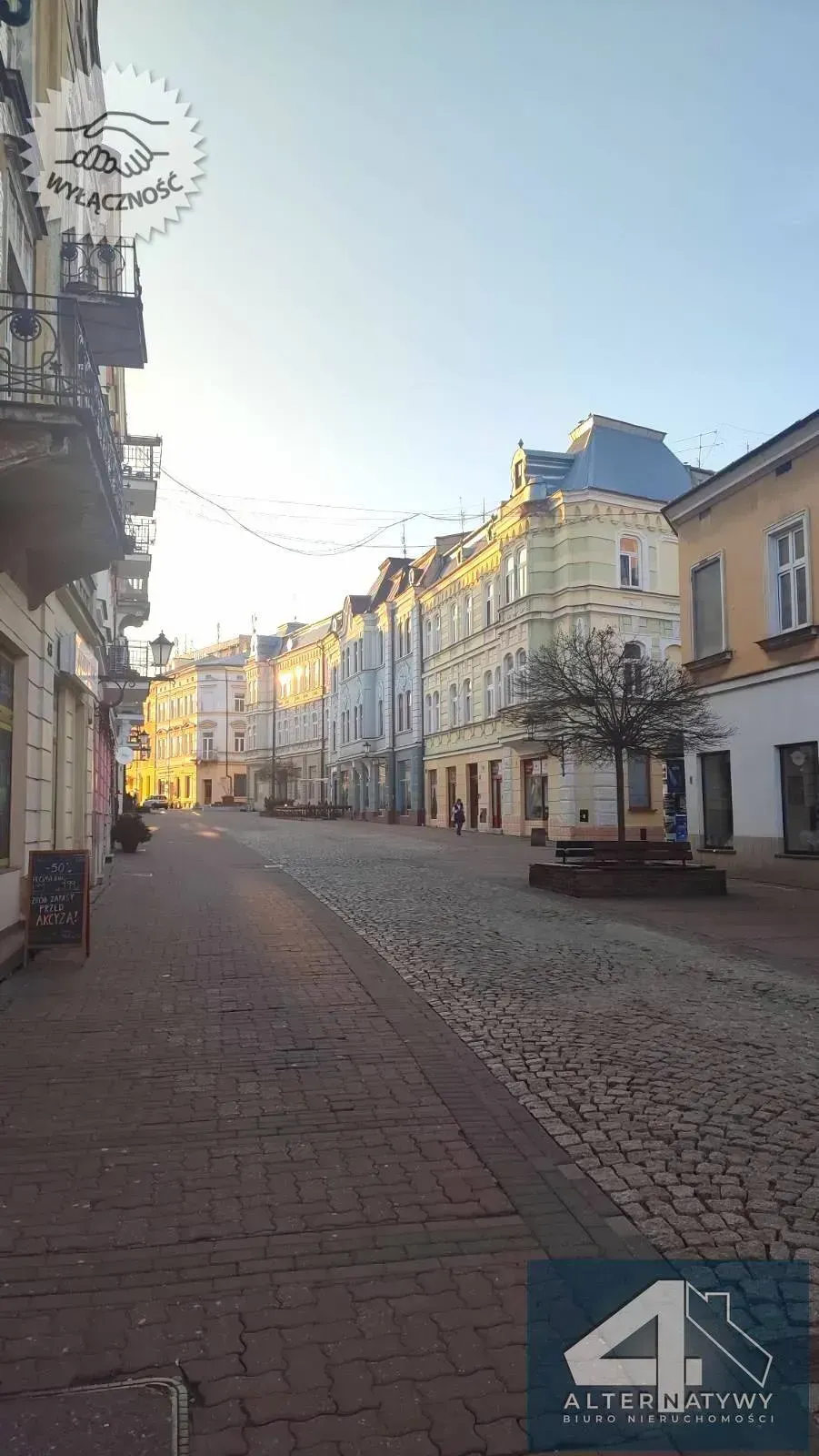 Kamienica z lok. frontowym, duży parking, Tarnów 1