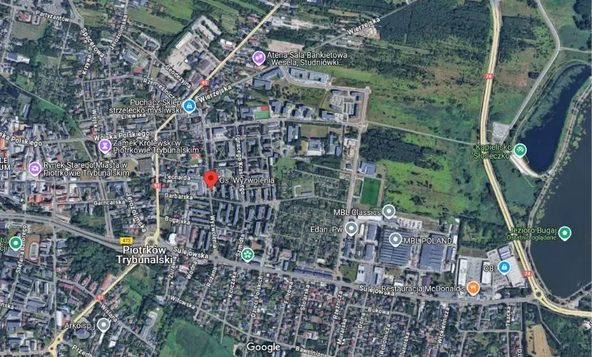 M4 w zielonej okolicy las i jezioro tuż obok 9