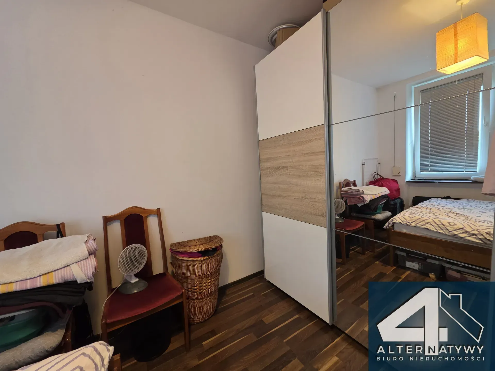 2 pokojowe z balkonem do wejścia 4