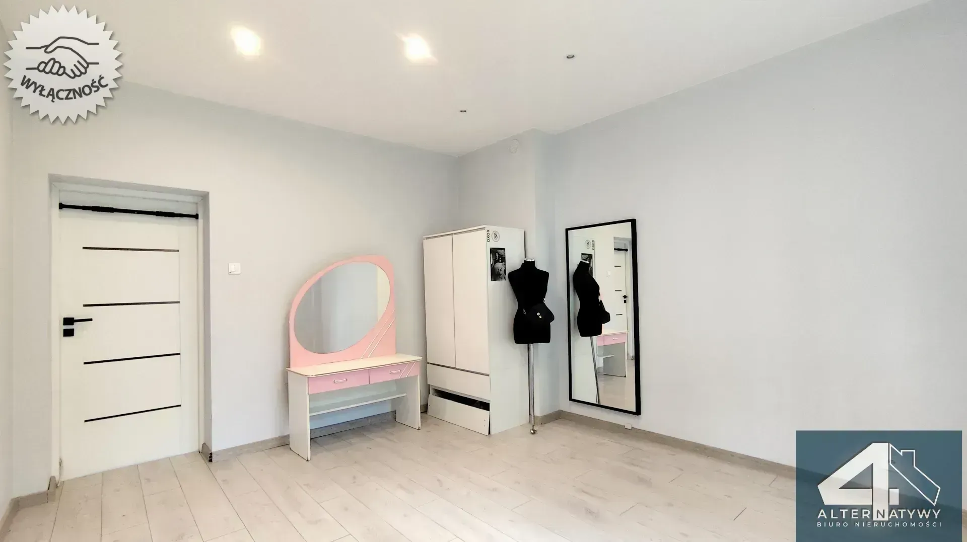 Dom i budynek na działaność lub do zamieszkania 7