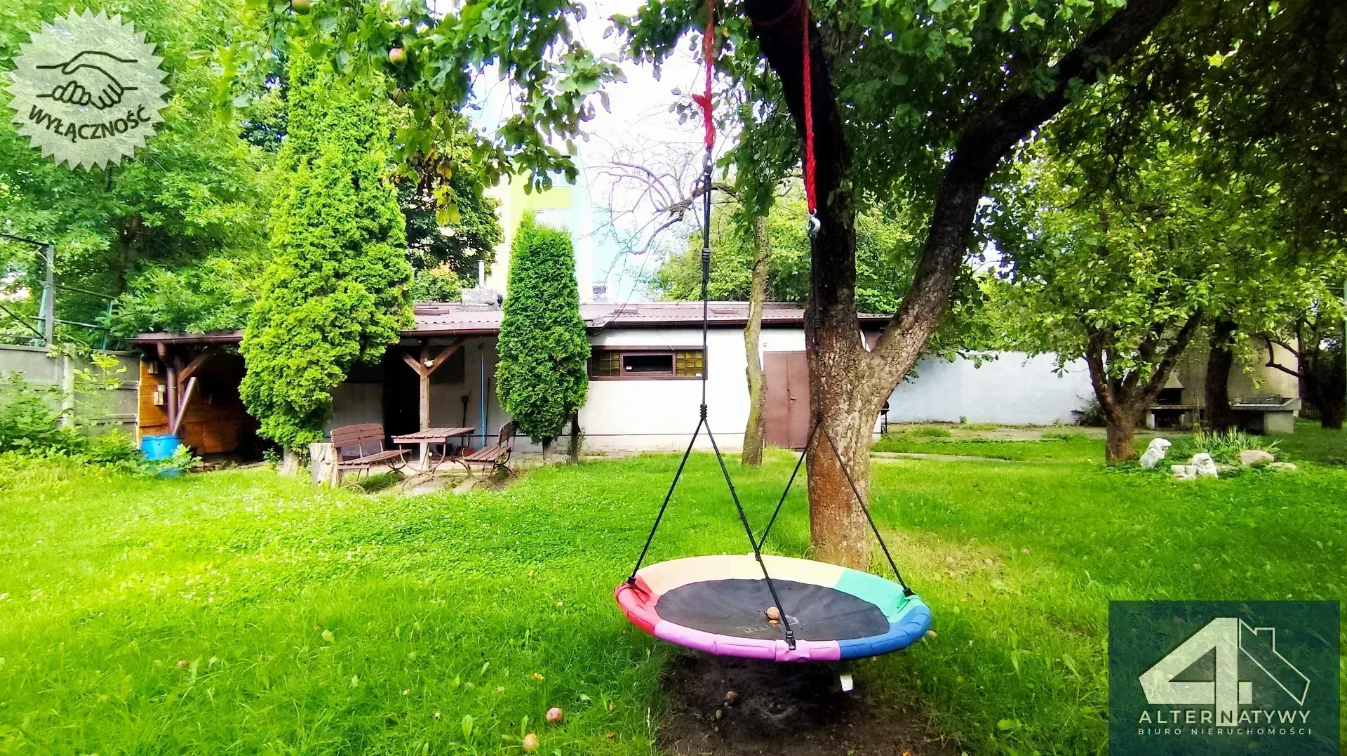 Dom i budynek na działaność lub do zamieszkania 11