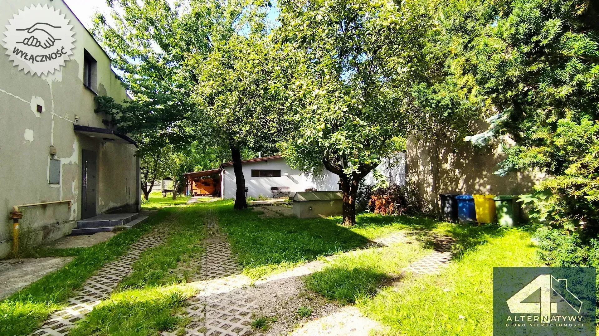 2 budynki: działalność lub mieszkalno-usługowe 11