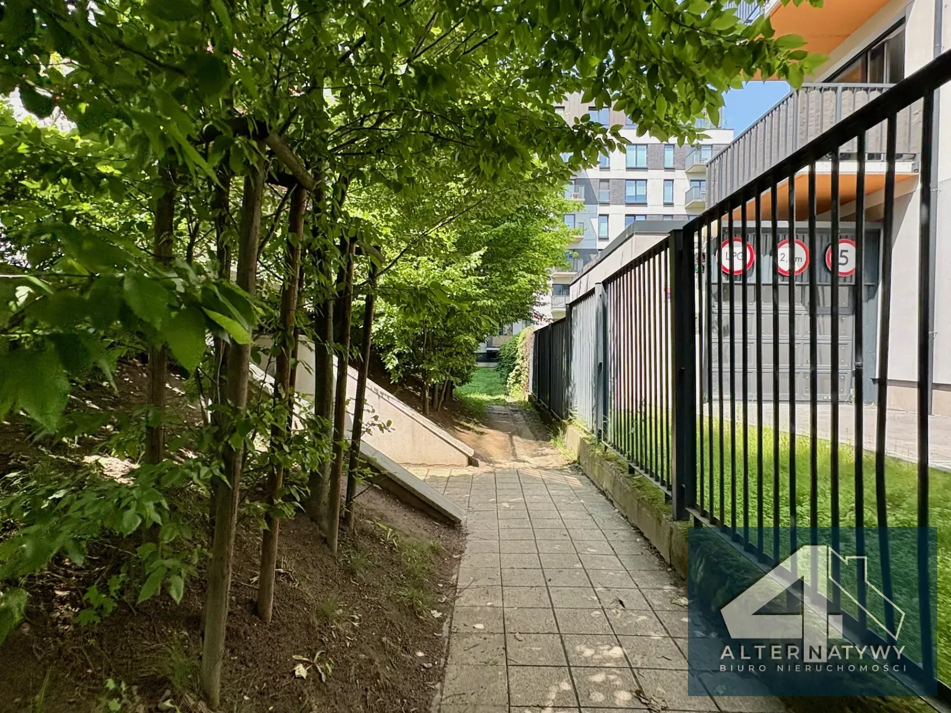 Nowoczesne mieszkanie, zielone otoczenie 16