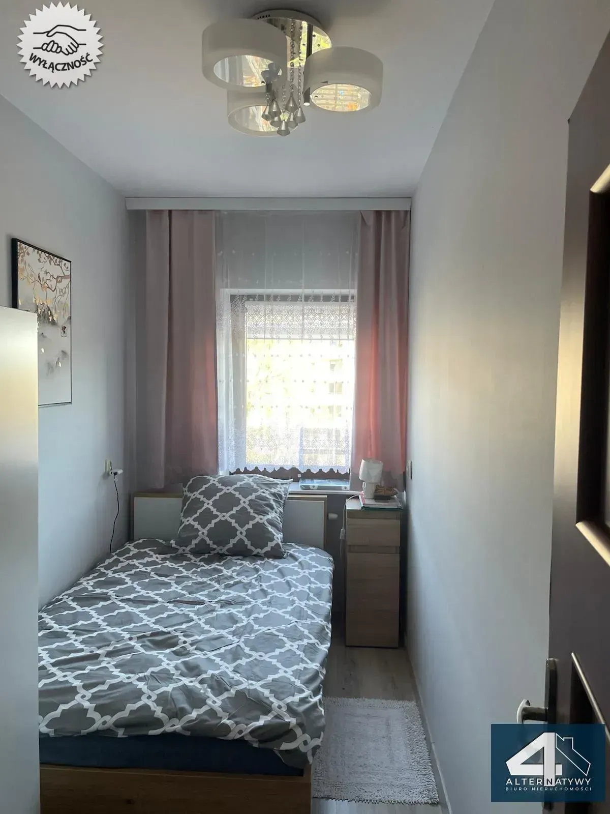 Nowoczesne, ogrodzone osiedle, na przeciw UM 4