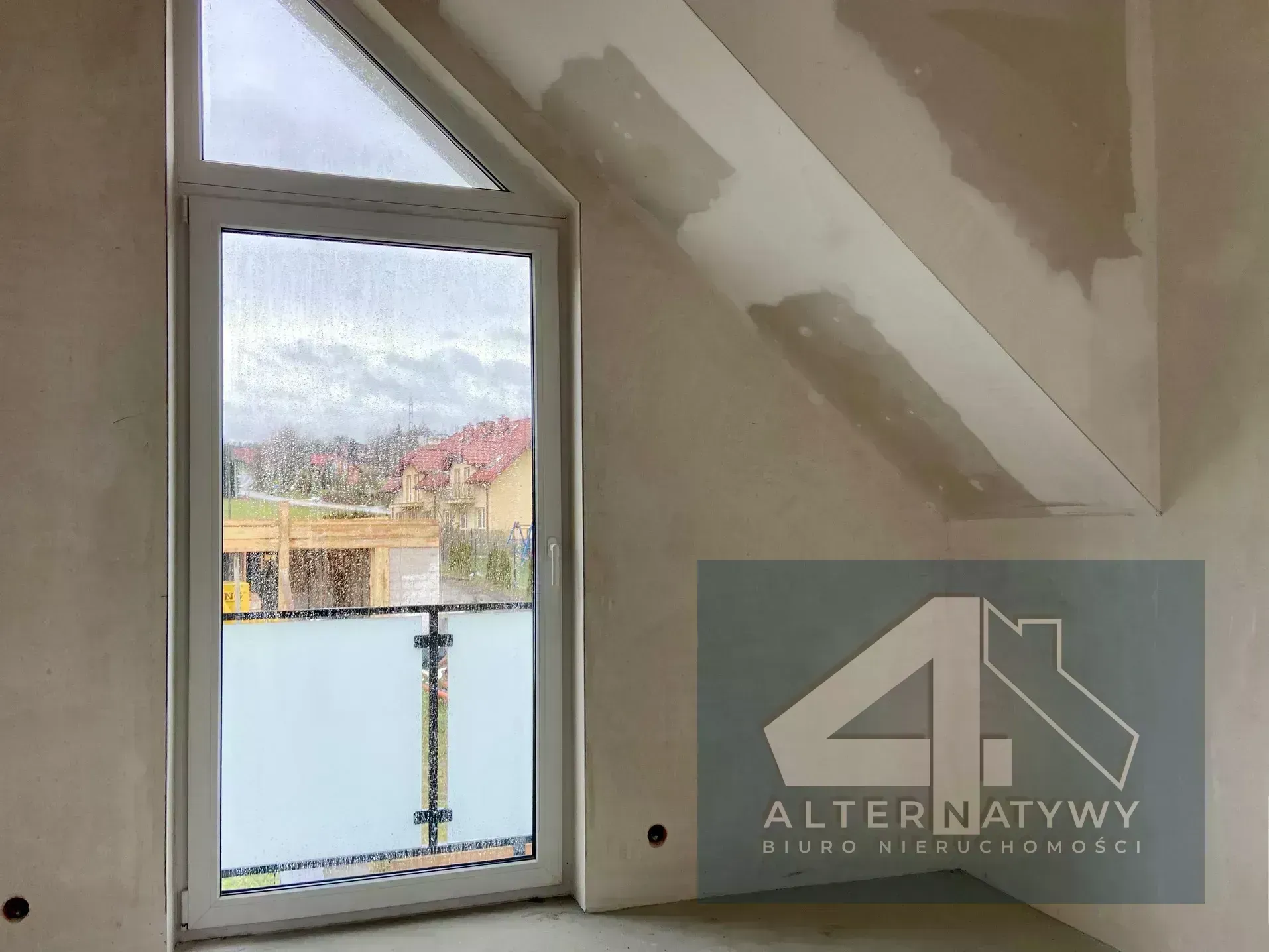 Dom w dobrej lokalizacji -stan deweloperski plus! 9