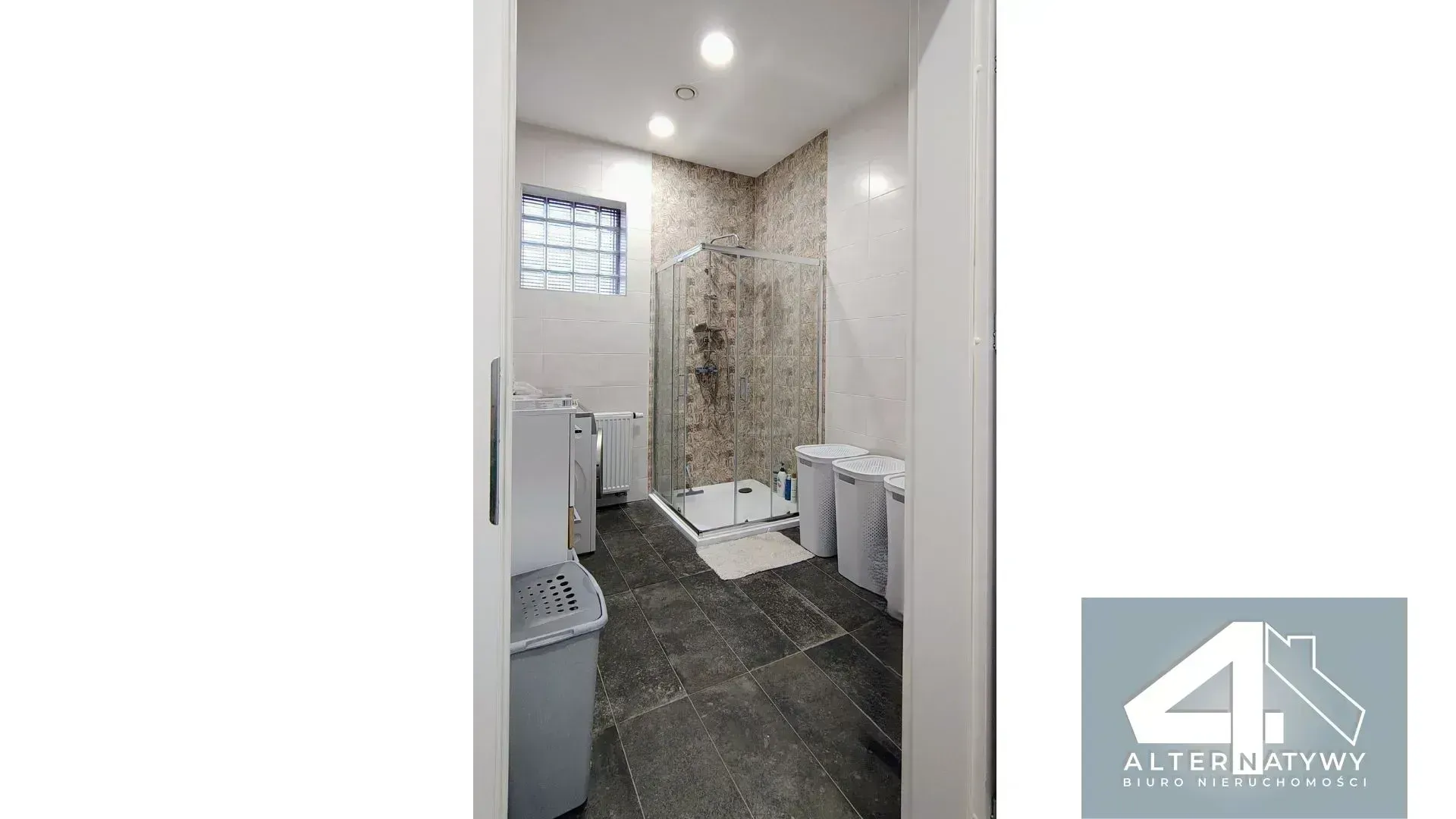 Nowoczesny Budynek Usługowo-Magazynowy z Gruntem 4