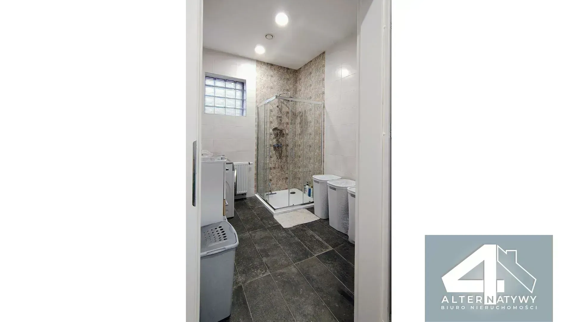 Nowoczesny Budynek Usługowo-Magazynowy z Gruntem 6