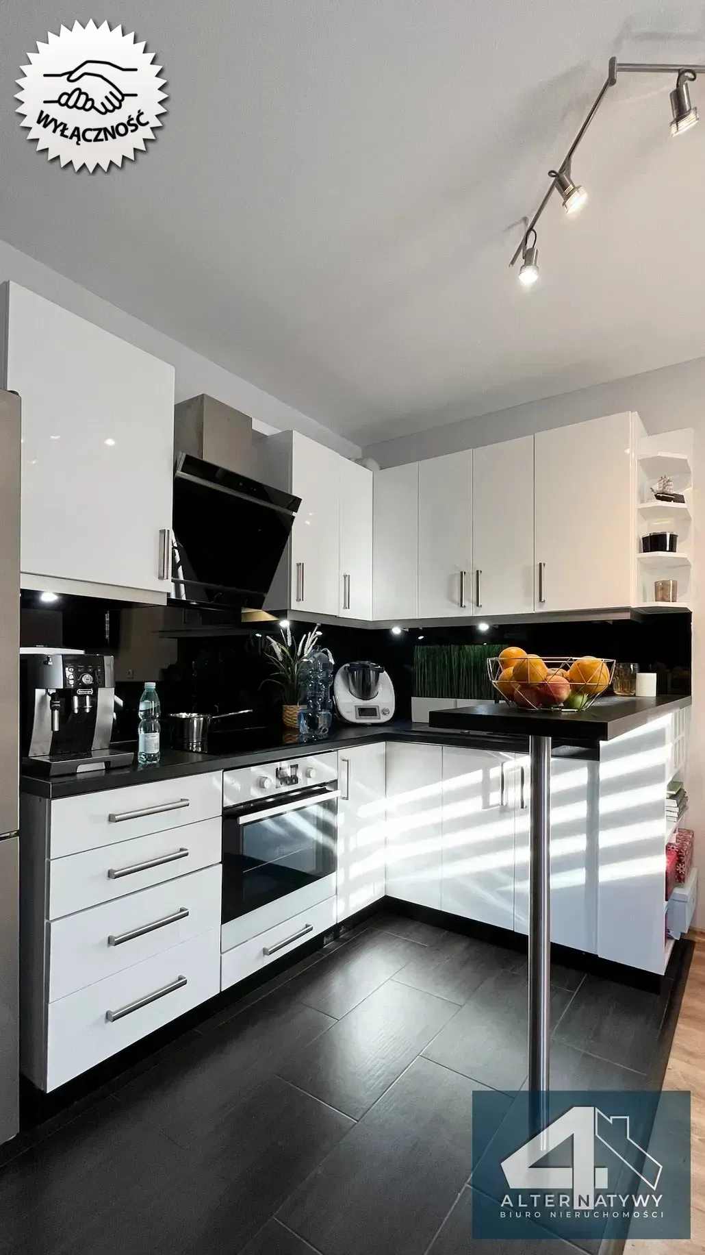 Urządzone i wyposażone mieszkanie z balkonem 9