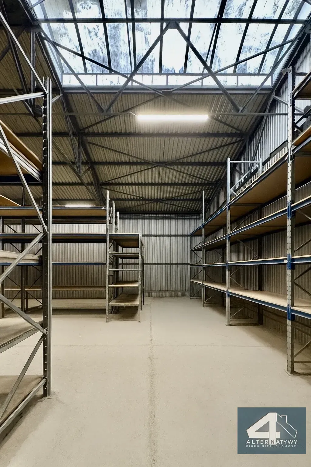 Hala produkcyjna z magazynem i częścią biurową 7