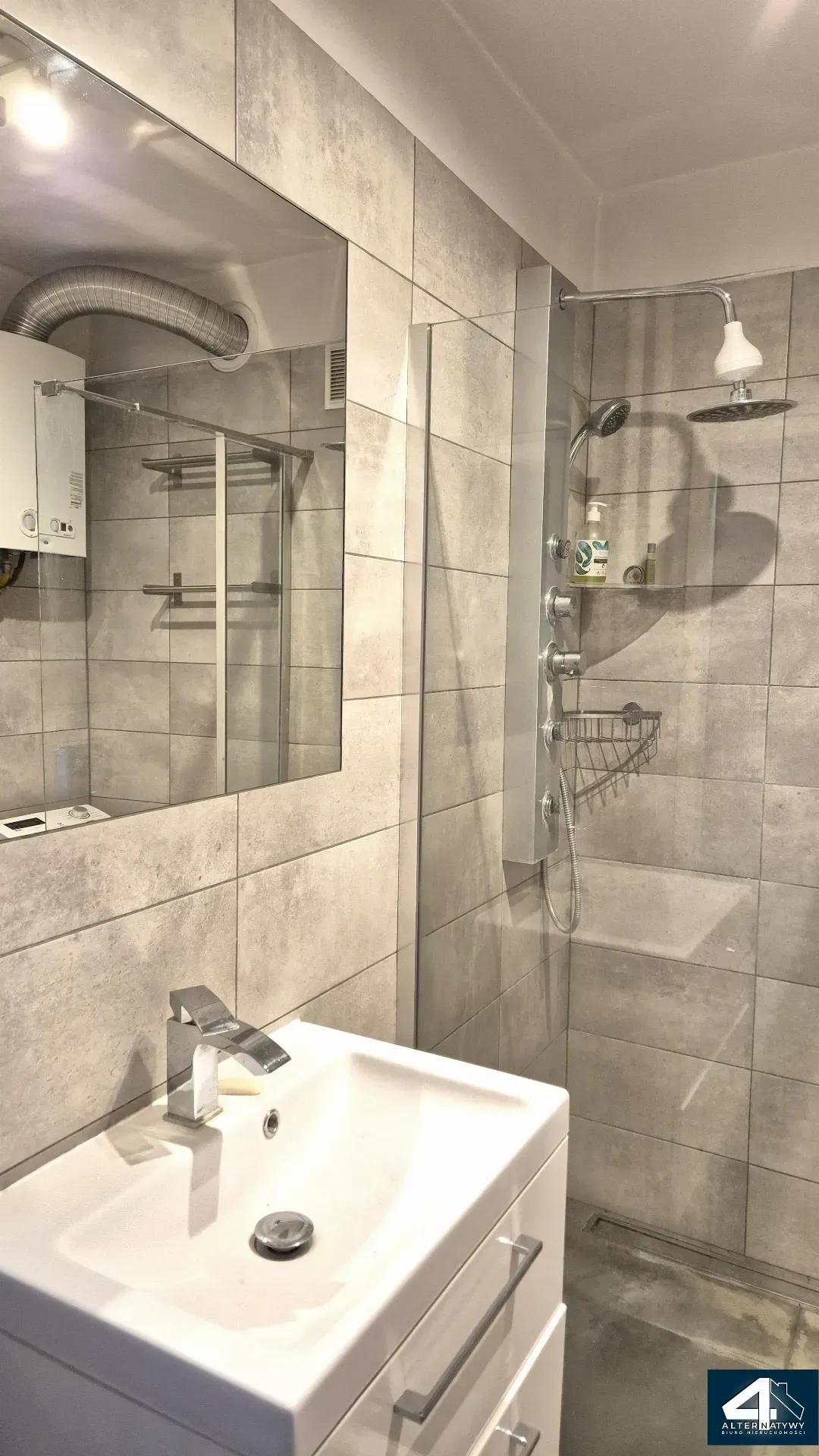 Mieszkanie 3 pokojowe z loggią 11