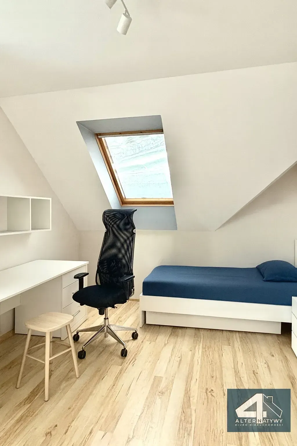 Funkcjonalny dom wolnostojący, widokowa działka 11