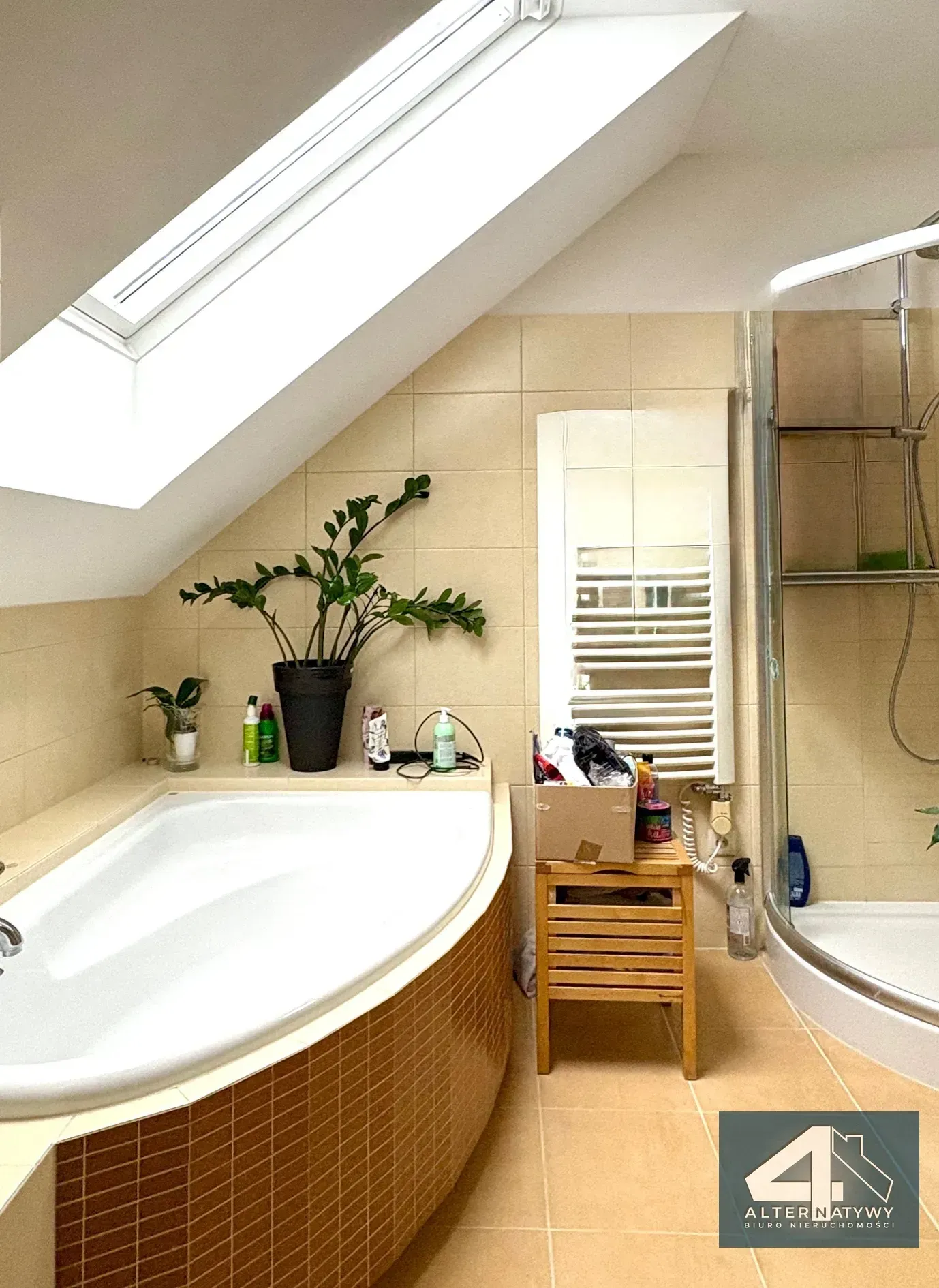 Funkcjonalny dom wolnostojący, widokowa działka 12