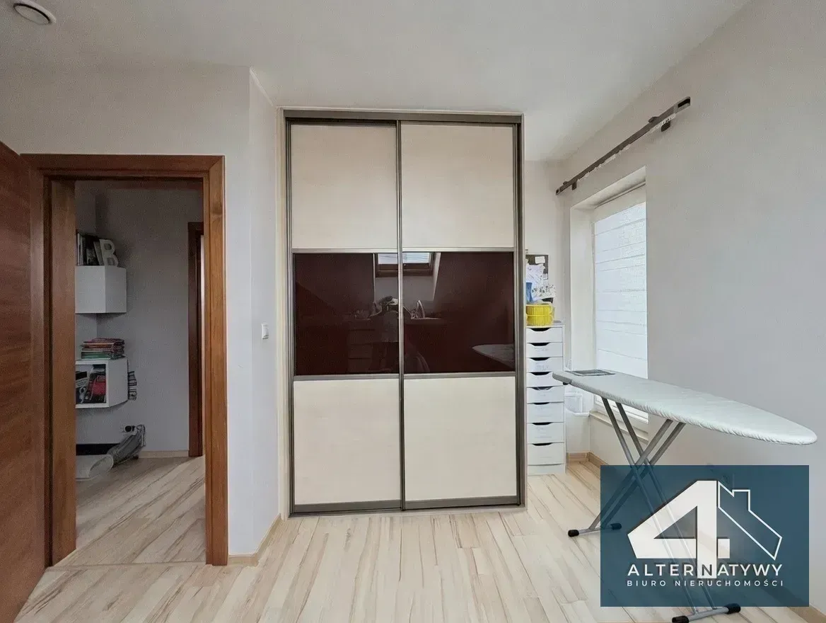 Funkcjonalny dom wolnostojący, widokowa działka 17