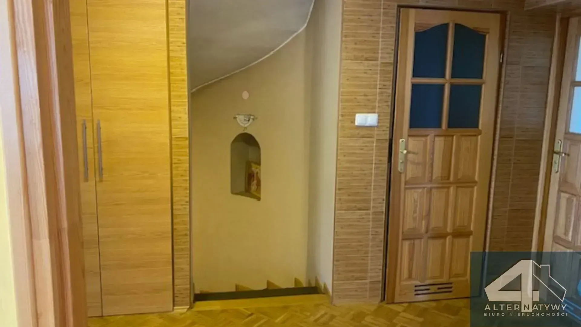 Ursus: Dom pod usługi lub hostel 4