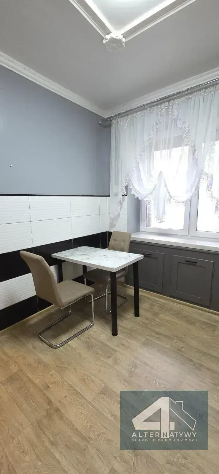 Kawalerka z osobną kuchnią • parter 4