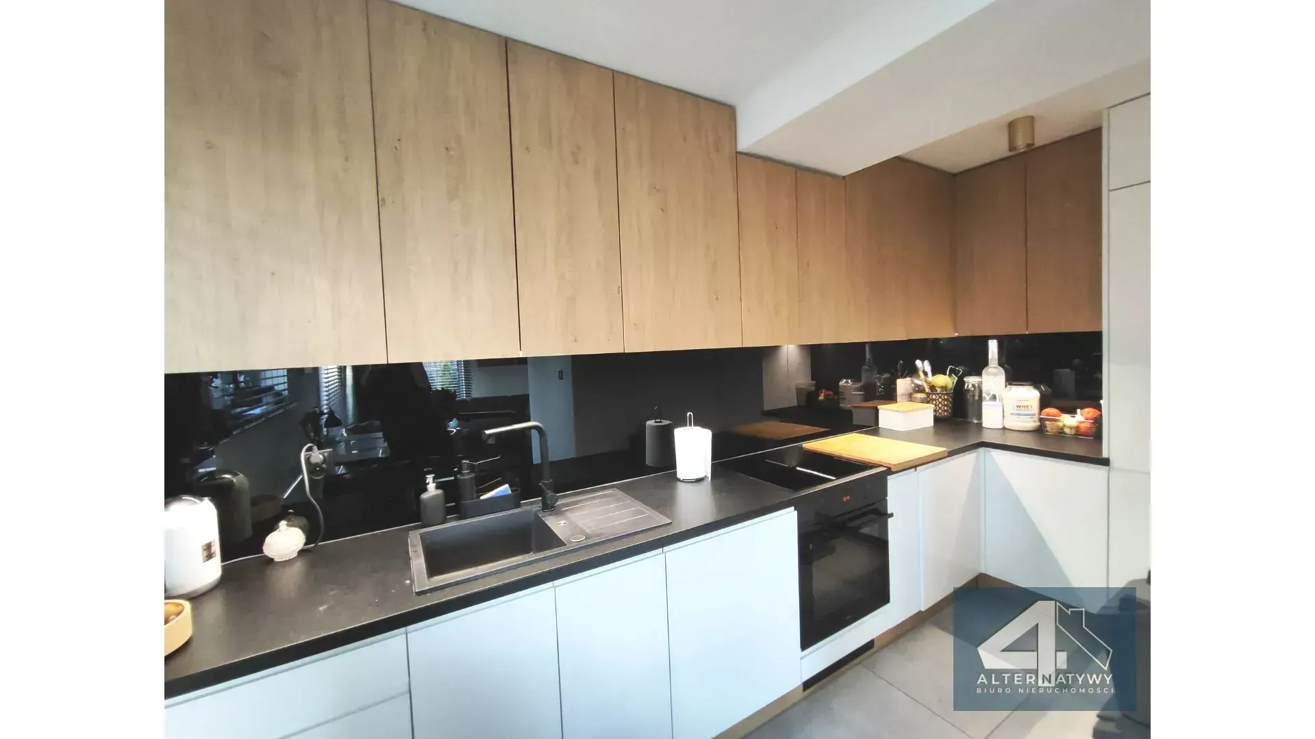 Dwupoziomowy apartament z dużym ogrodem 4