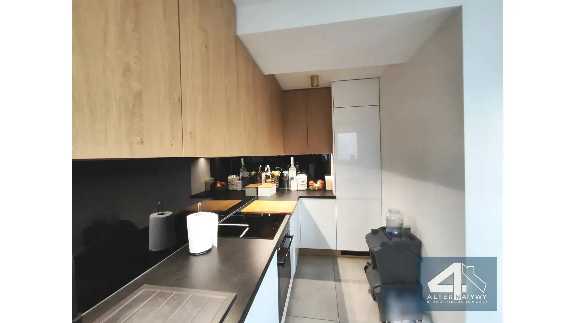 Dwupoziomowy apartament z dużym ogrodem 8