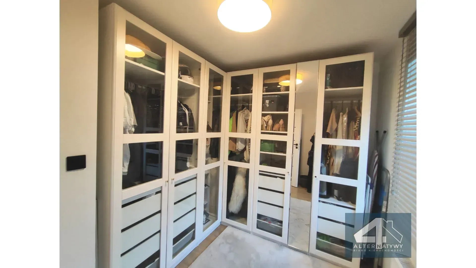 Dwupoziomowy apartament z dużym ogrodem 11