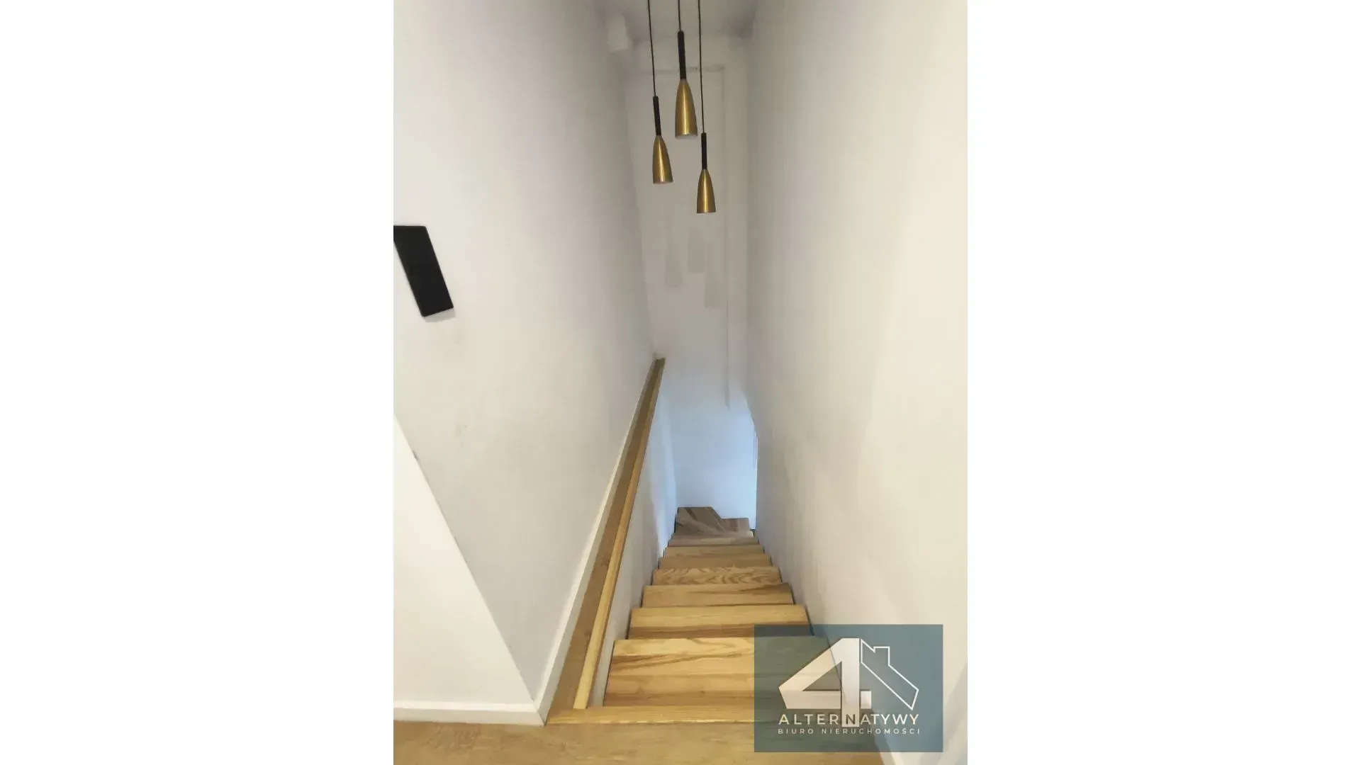 Dwupoziomowy apartament z dużym ogrodem 15