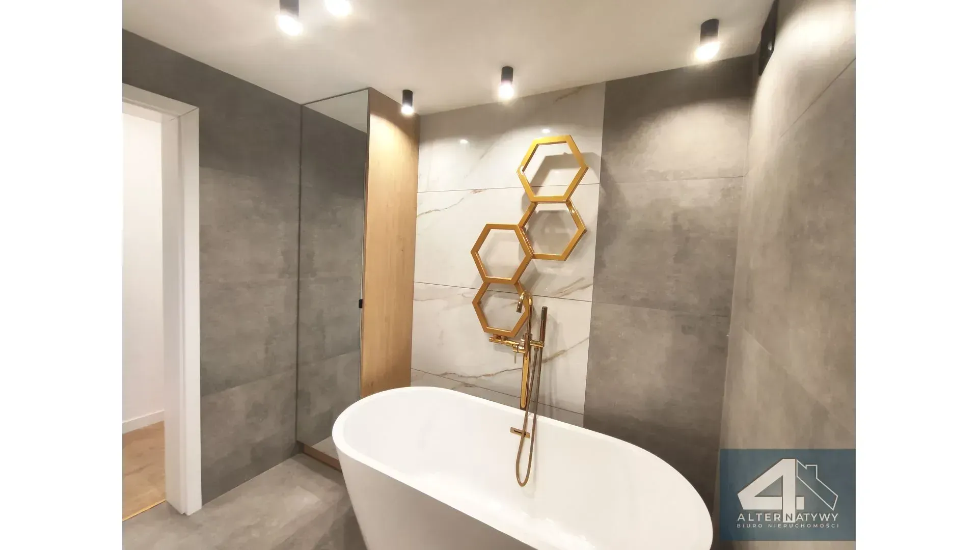 Dwupoziomowy apartament z dużym ogrodem 19