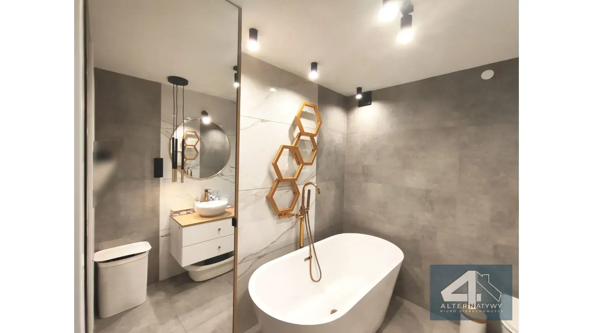 Dwupoziomowy apartament z dużym ogrodem 20