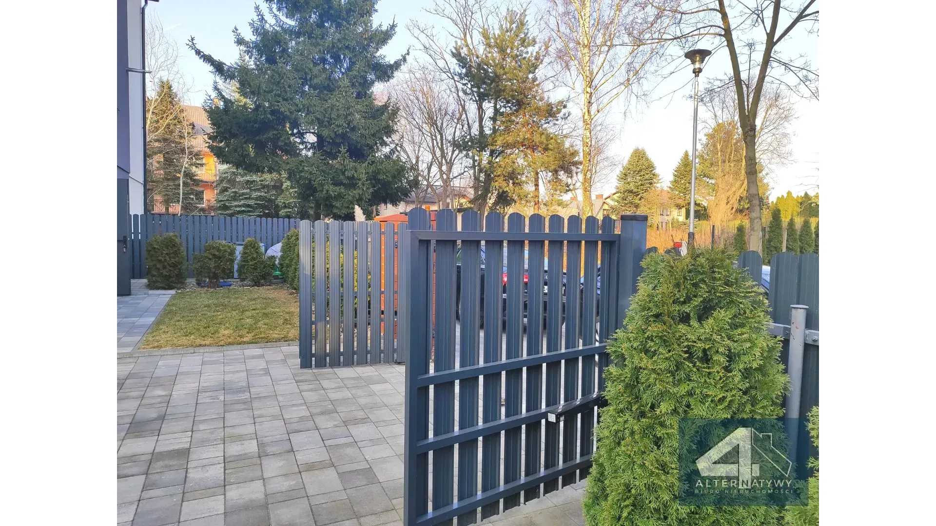 Dwupoziomowy apartament z dużym ogrodem 25