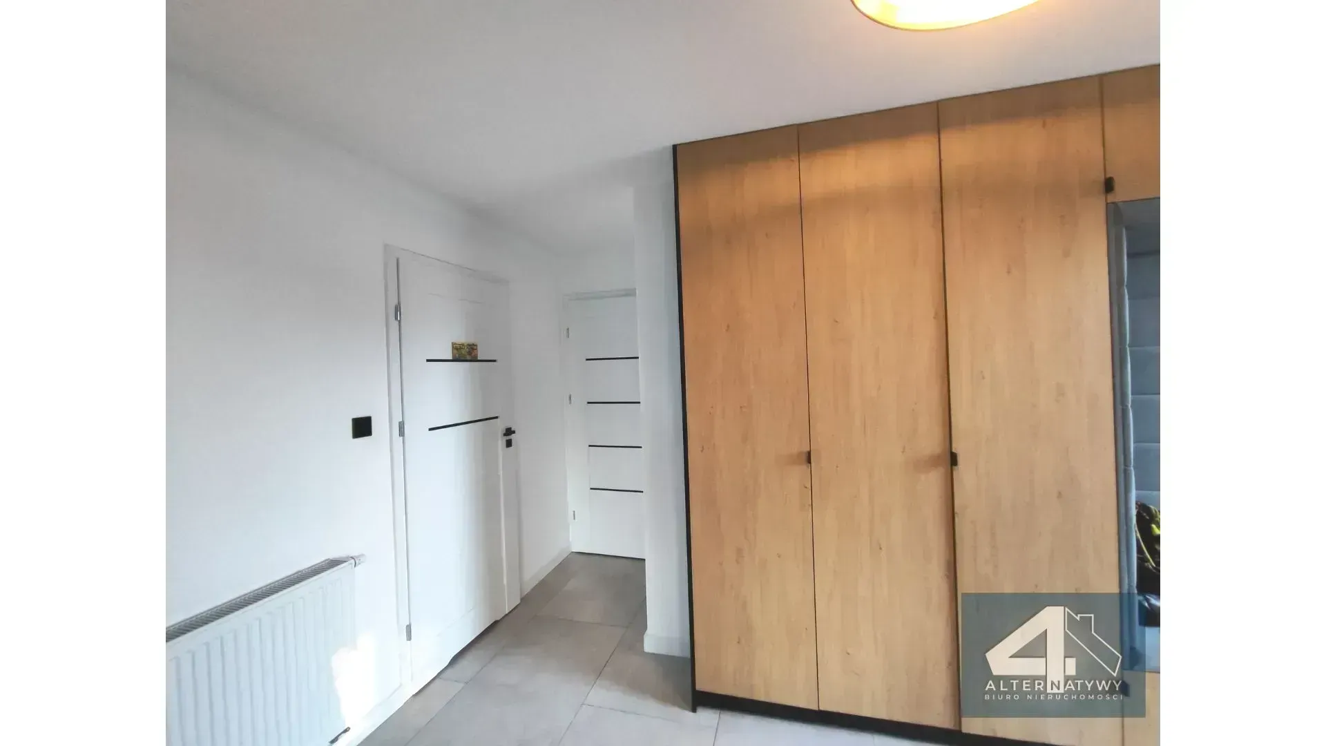 Dwupoziomowy apartament z dużym ogrodem 17
