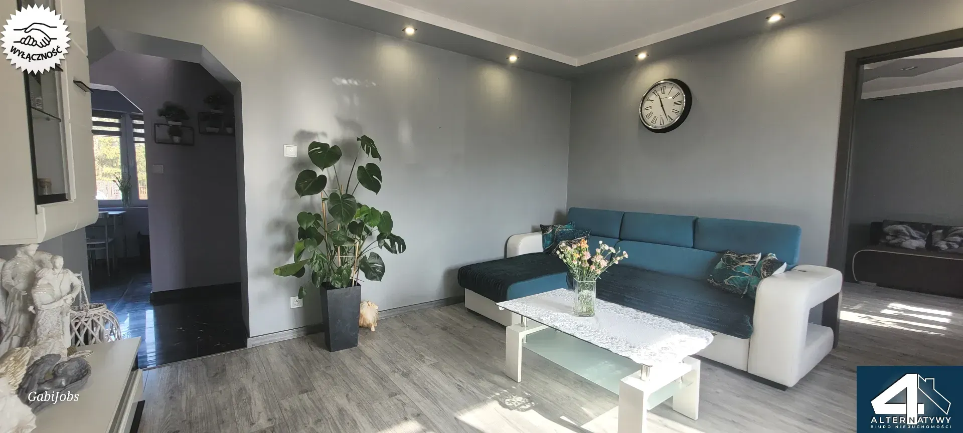 Dom z biurem i budynkami gospodarczymi. 3