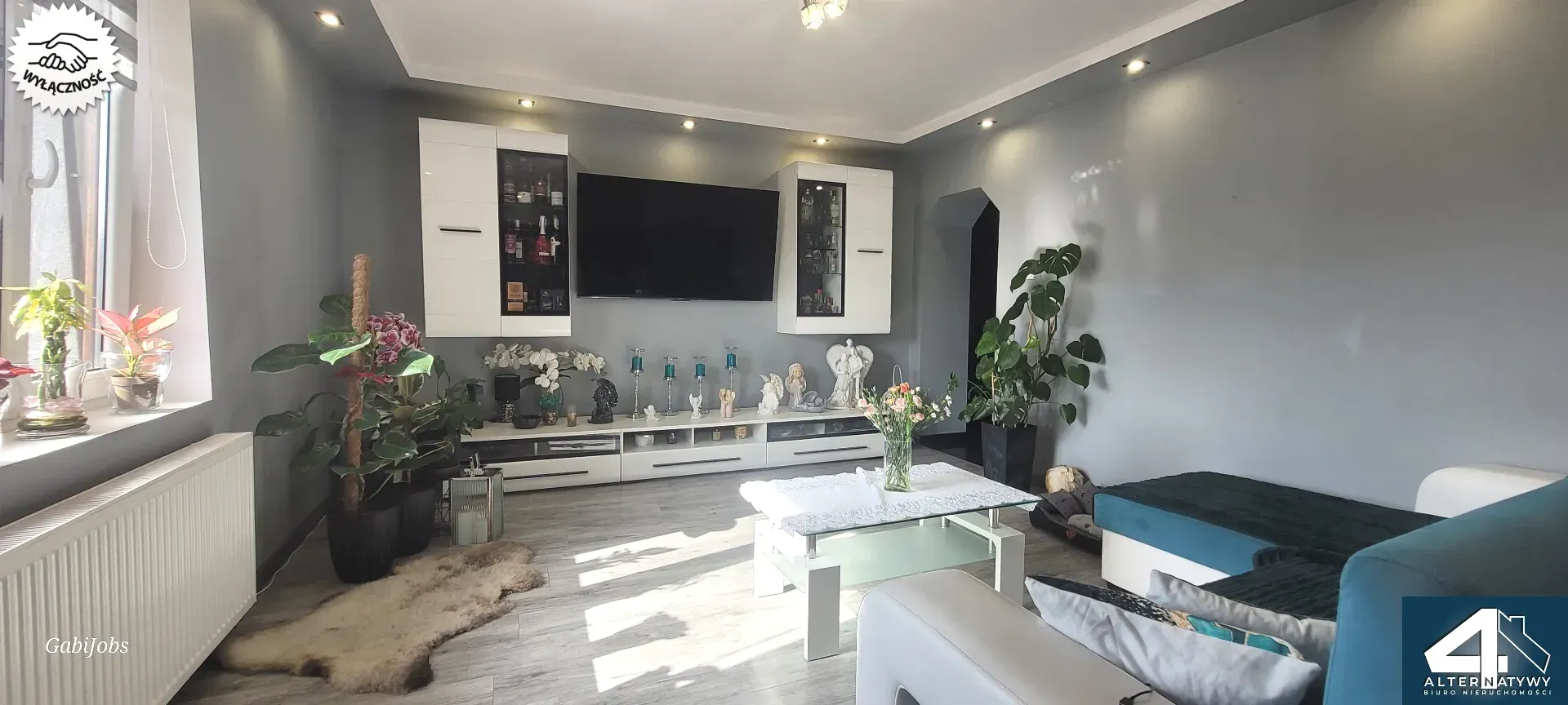 Dom z biurem i budynkami gospodarczymi. 4