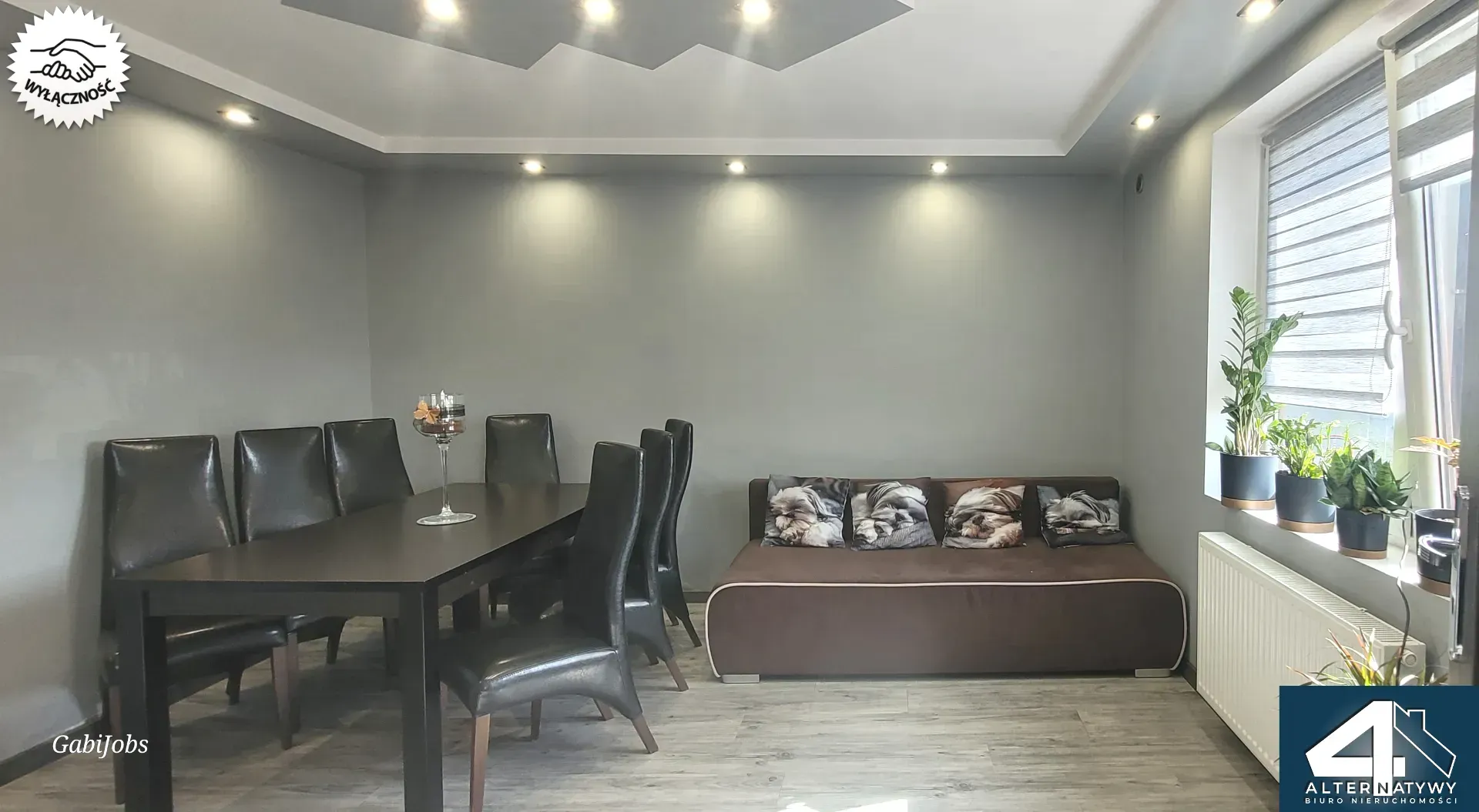 Dom z biurem i budynkami gospodarczymi. 5