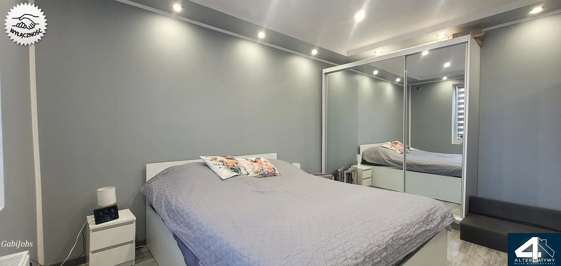 Dom z biurem i budynkami gospodarczymi. 8