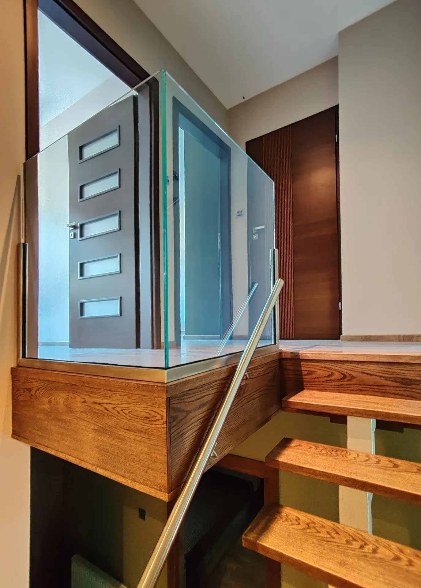 Piękne 2- poziomowe z ogródkiem 8