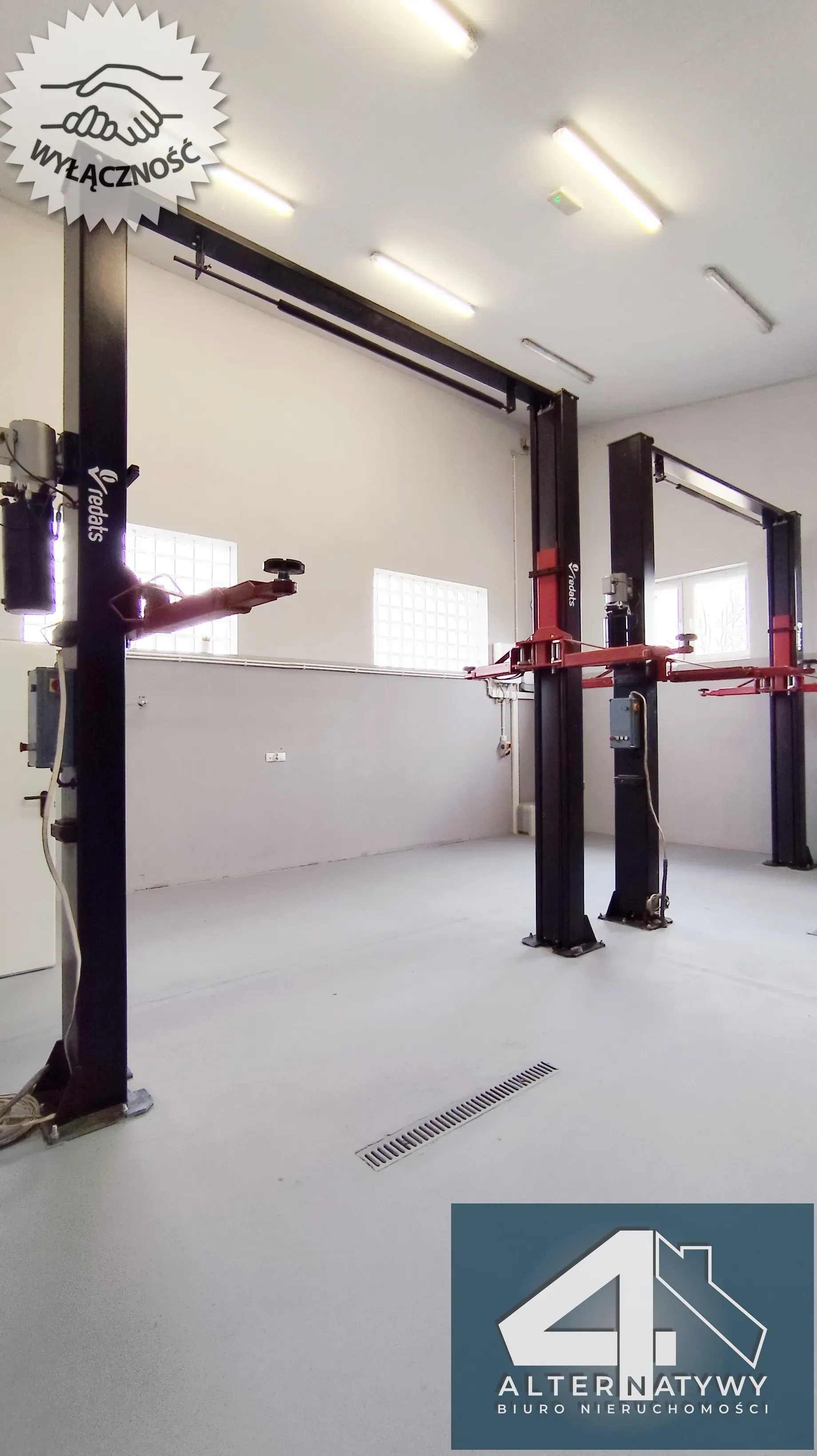 Warsztat samochodowy-wysokość  7m. Dobra cena! 2