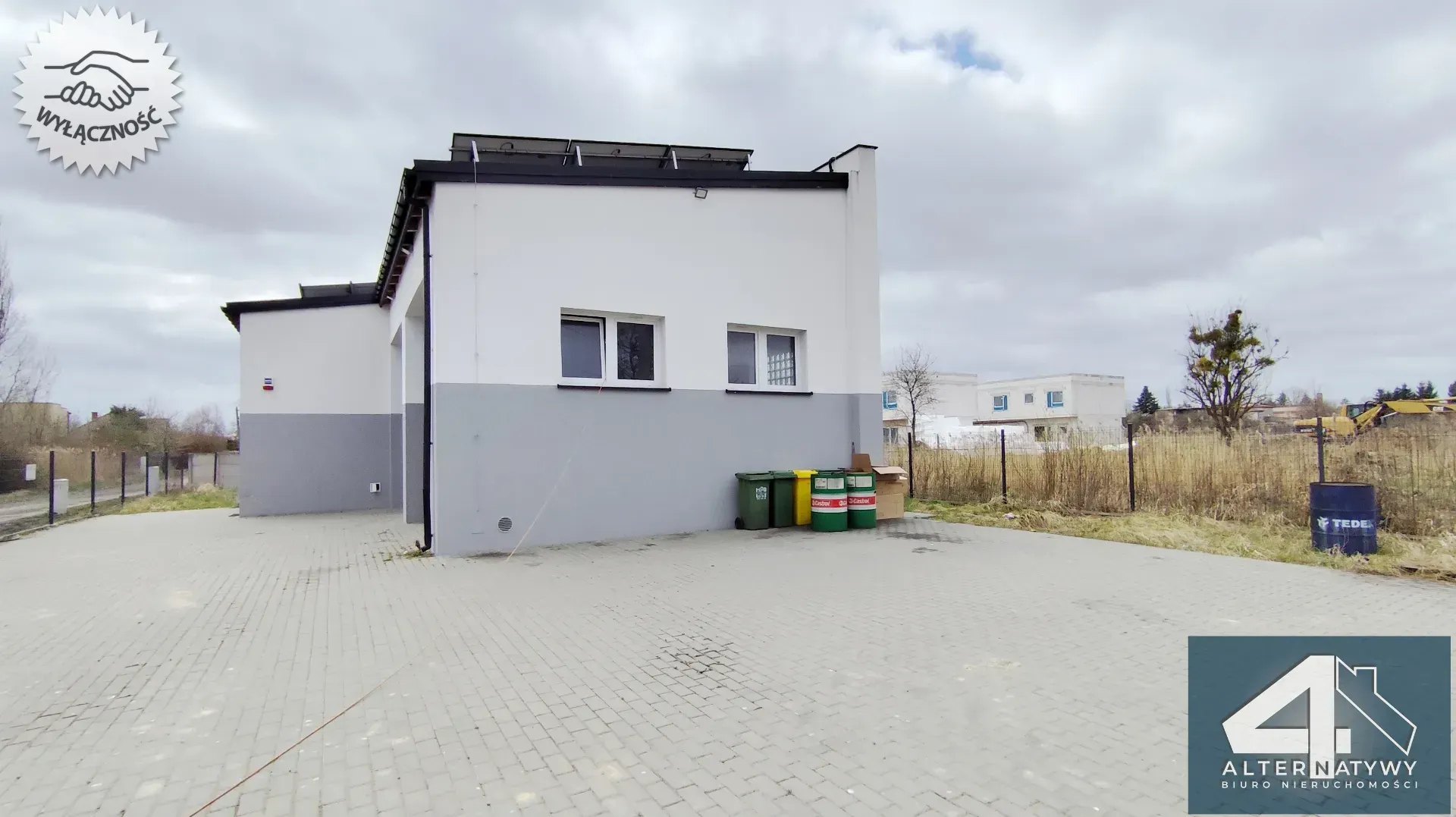 Warsztat samochodowy-wysokość  7m. Dobra cena! 5