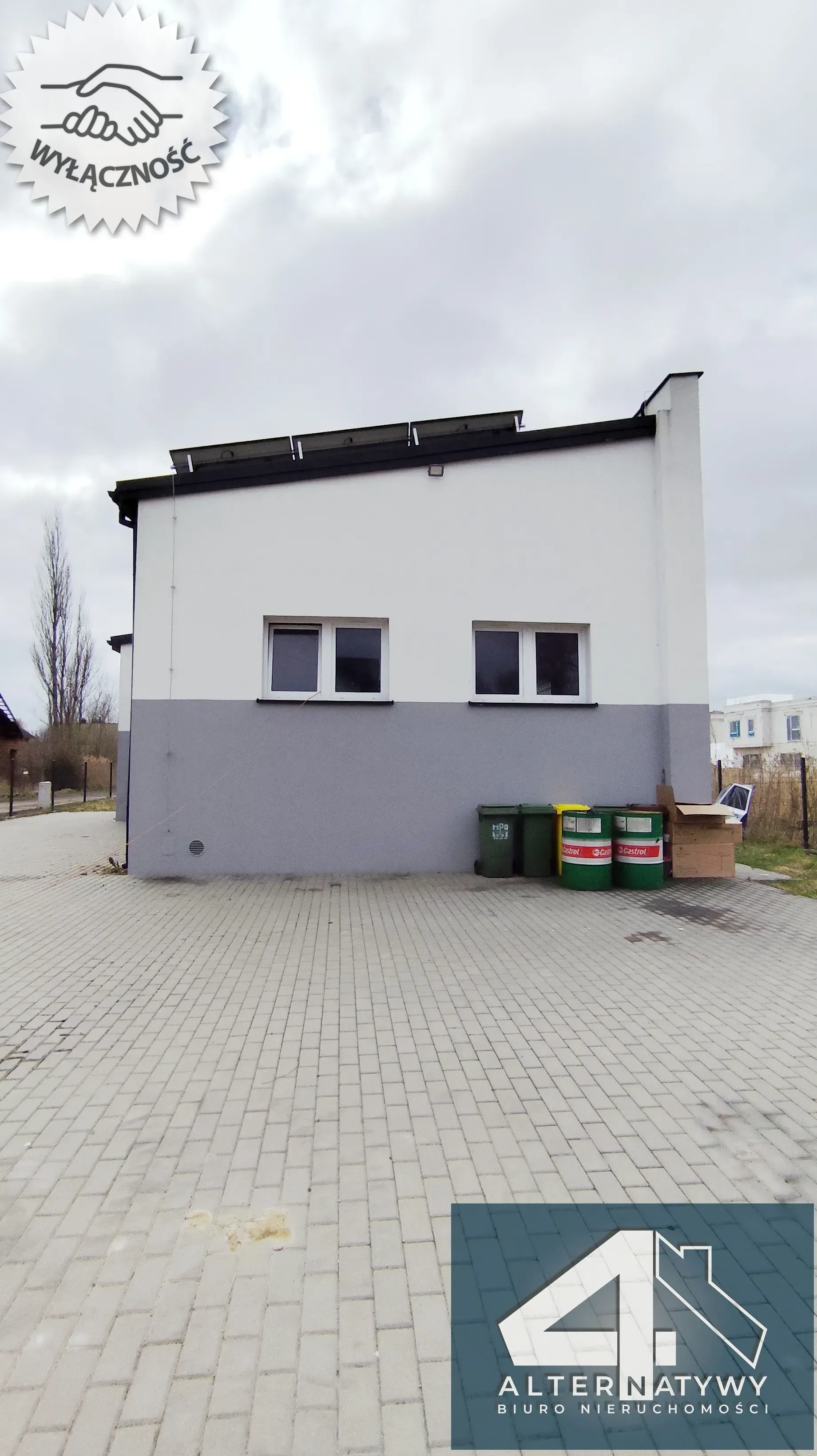 Warsztat samochodowy-wysokość  7m. Dobra cena! 9