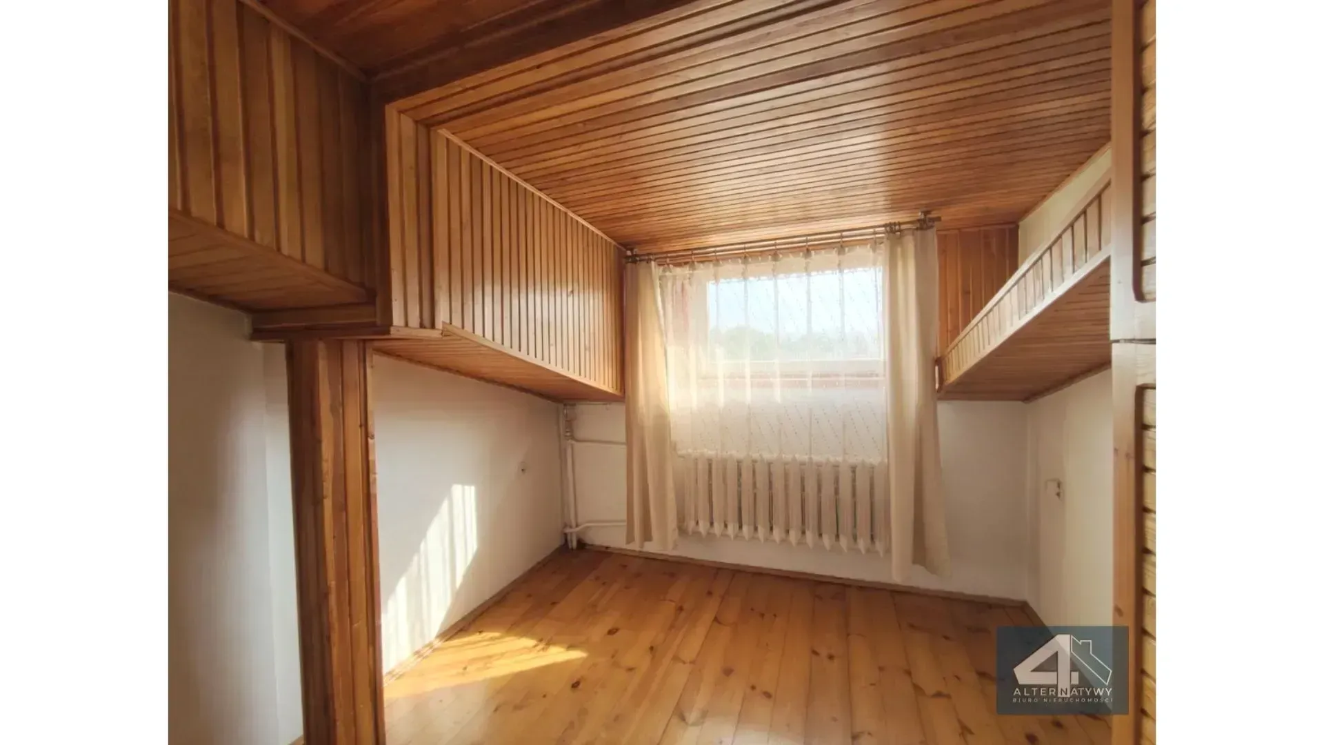 Szeregowiec/4 kondygnacje/Duża działka 28