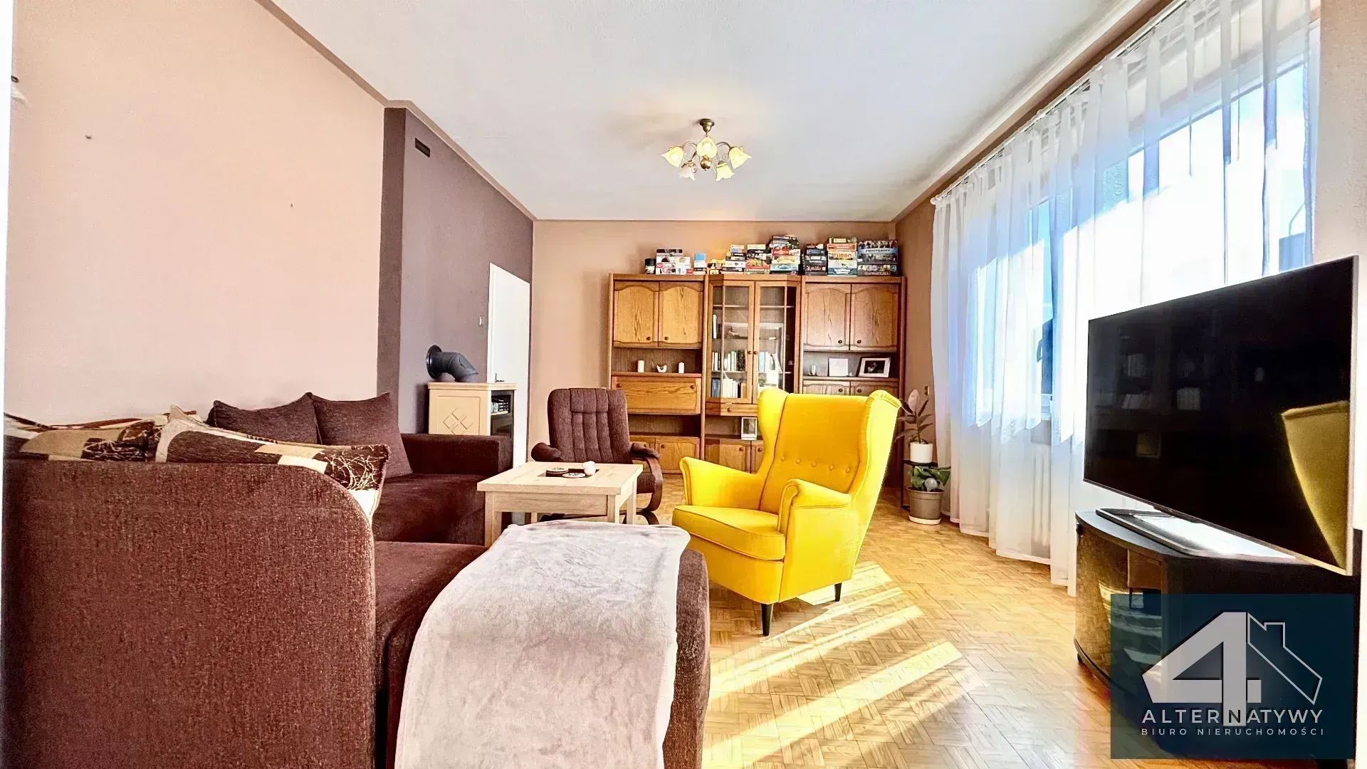 DOM Z DUŻĄ DZIAŁKĄ I DODATKOWYM BUDYNKIEM 4