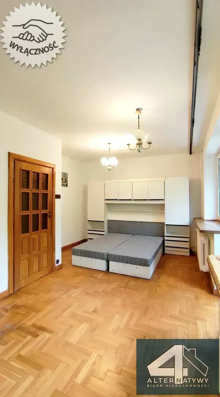 Duży dom z garażem bardzo blisko lasu, parku. 16
