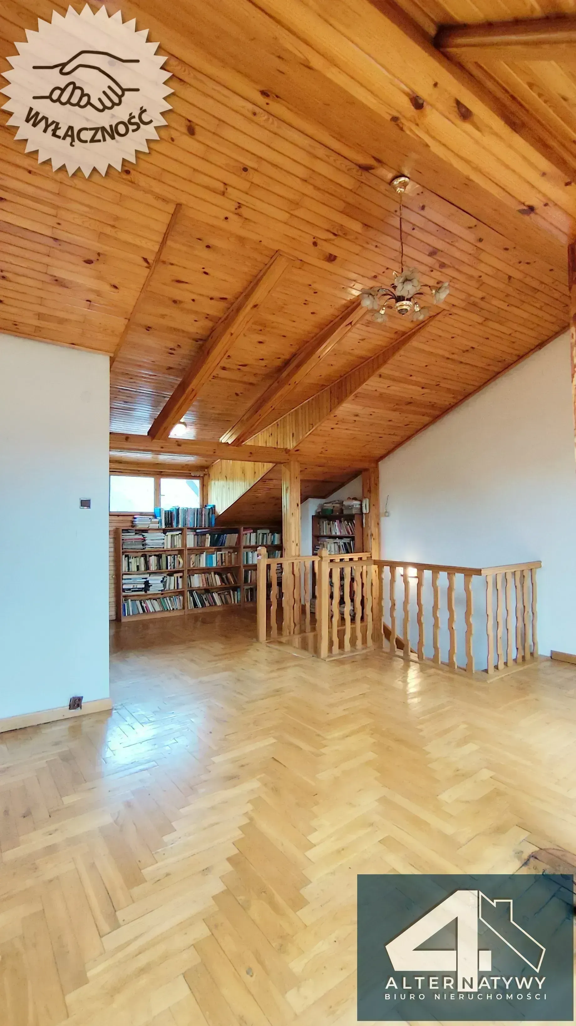 Duży dom z garażem bardzo blisko lasu, parku. 24