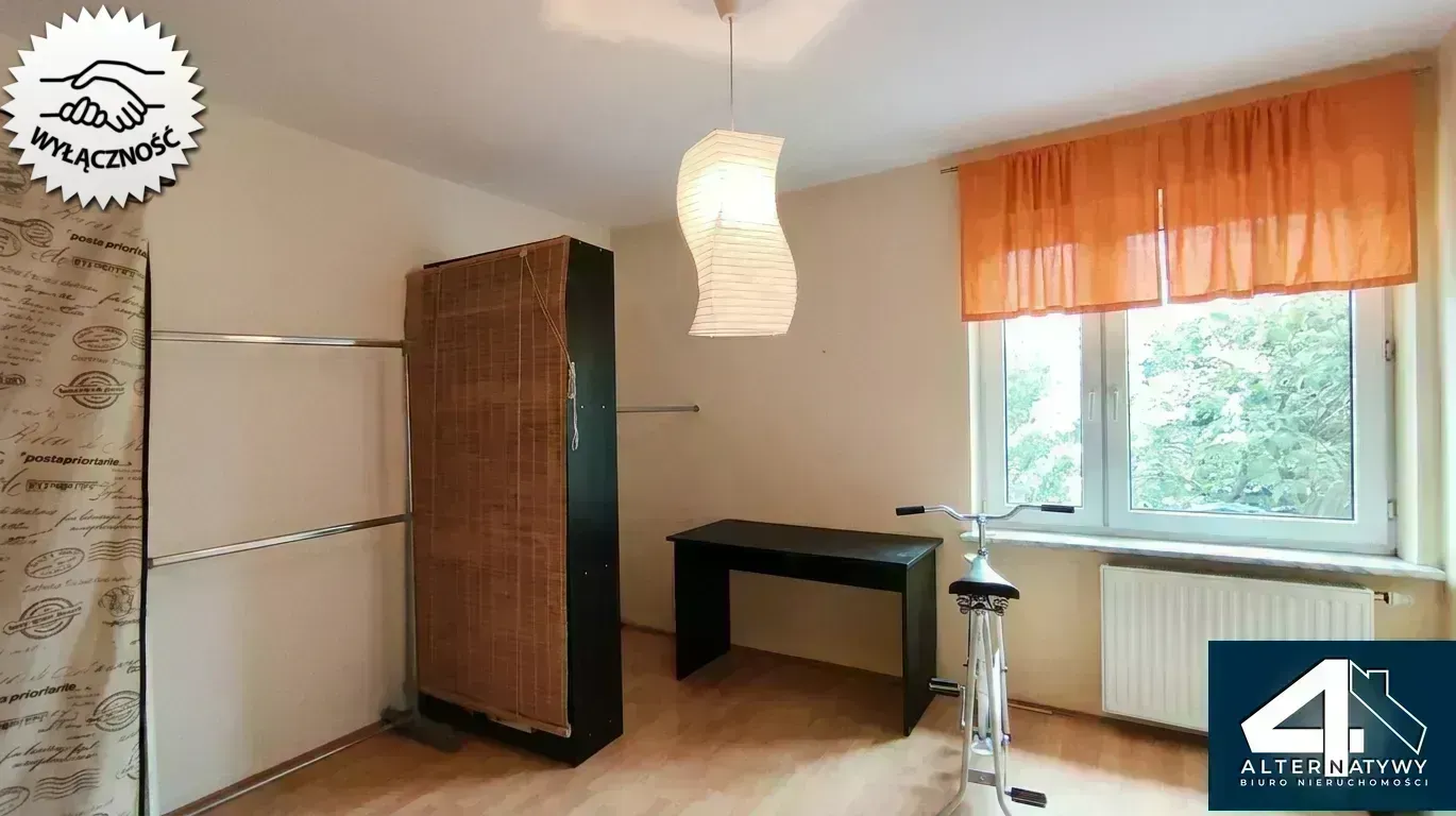 Duży dom z sauną i z basenem w ogrodzie. 23