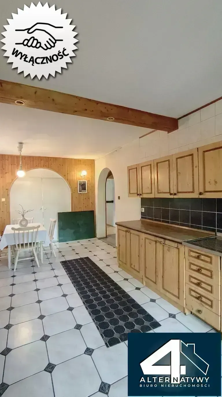 Duży dom z sauną i z basenem w ogrodzie. 9