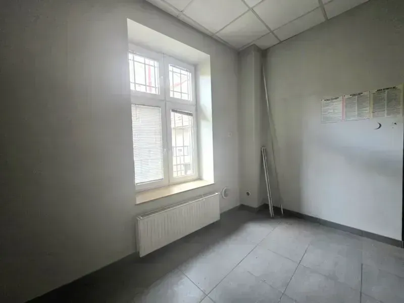 Kamienica z lok. frontowym, duży parking, Tarnów 4