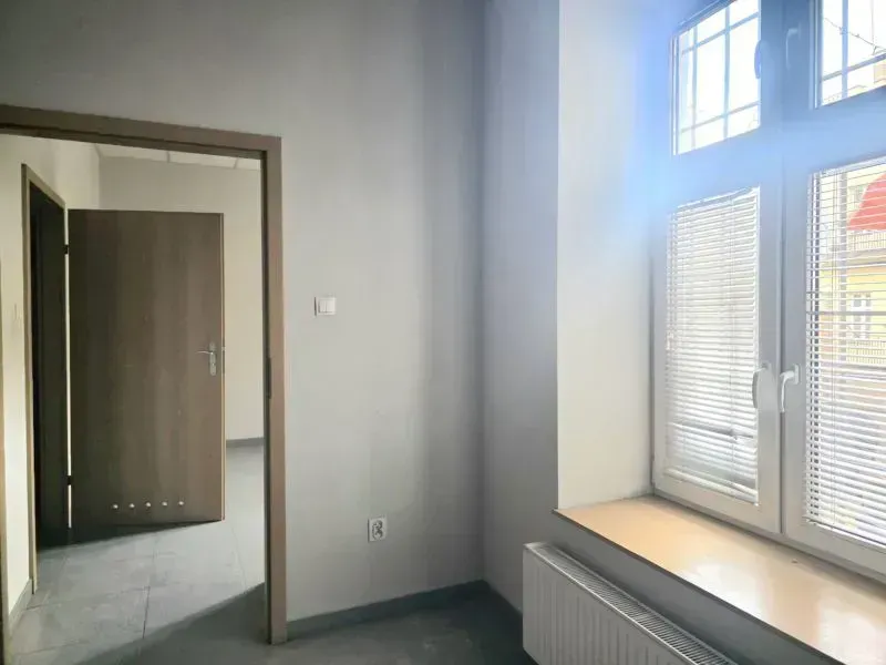 Lokal z witryną i parkingiem, Lwowska 190 m2 11