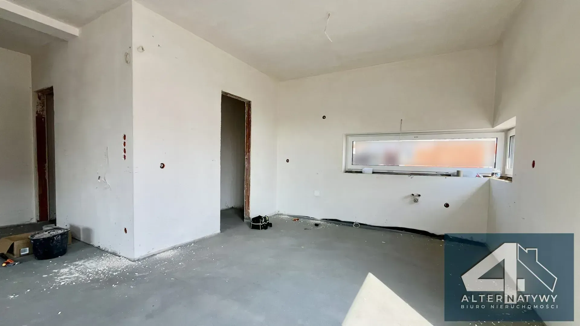 Dom z garażem i gabinetem na parterze 4